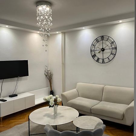 Ruby Luxury Central Apartment Szkopje Kültér fotó
