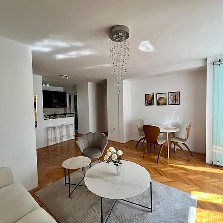 Ruby Luxury Central Apartment Szkopje Kültér fotó
