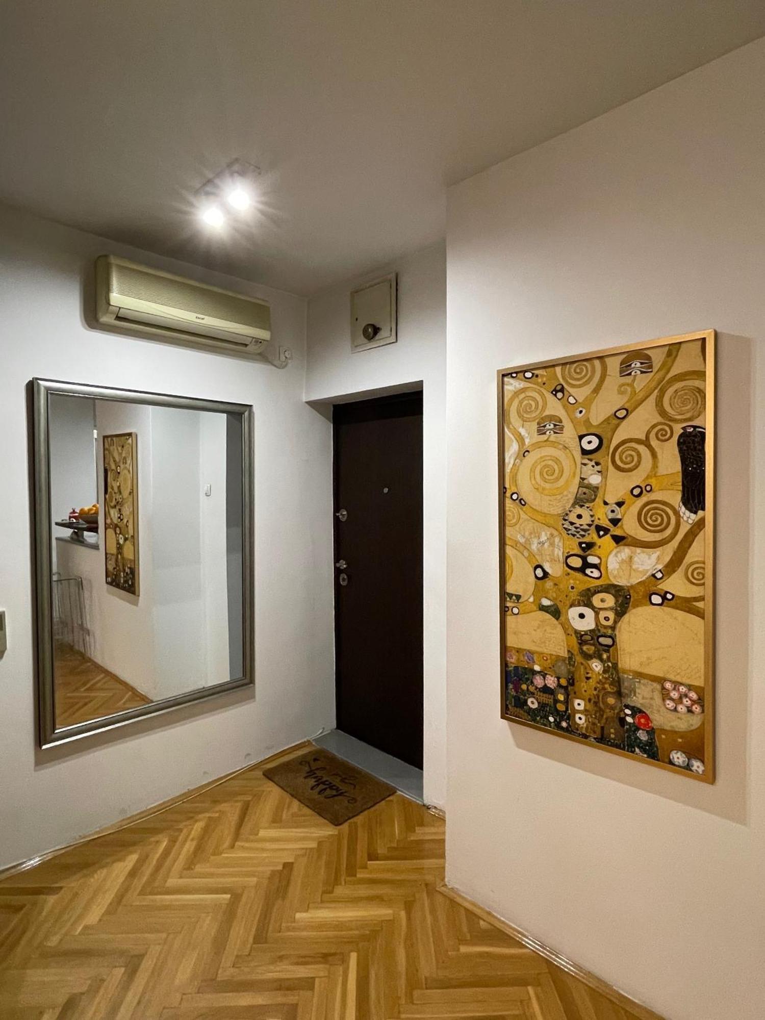 Ruby Luxury Central Apartment Szkopje Kültér fotó