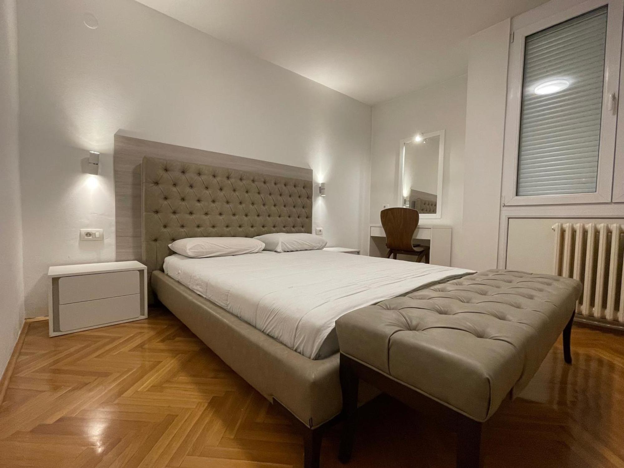 Ruby Luxury Central Apartment Szkopje Kültér fotó