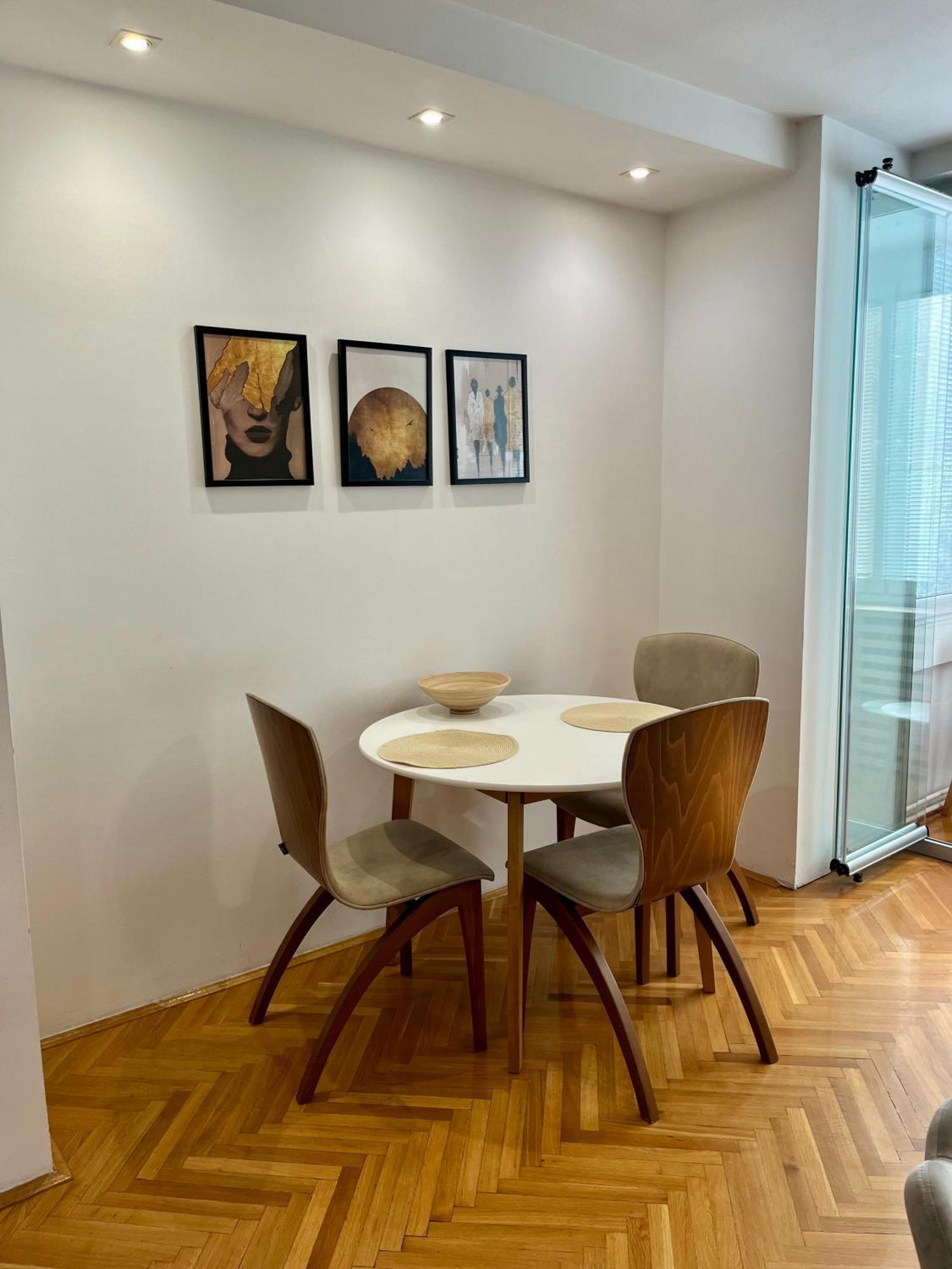 Ruby Luxury Central Apartment Szkopje Kültér fotó