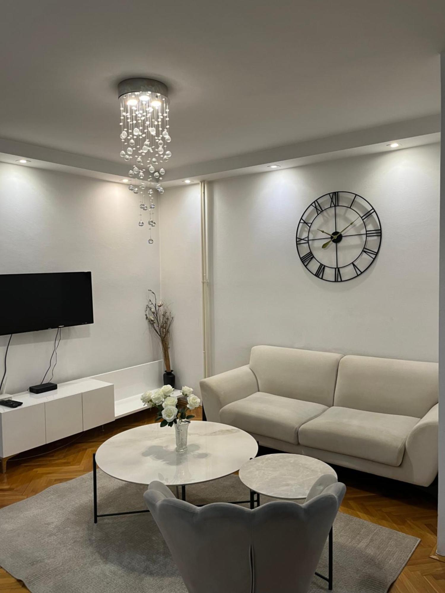 Ruby Luxury Central Apartment Szkopje Kültér fotó