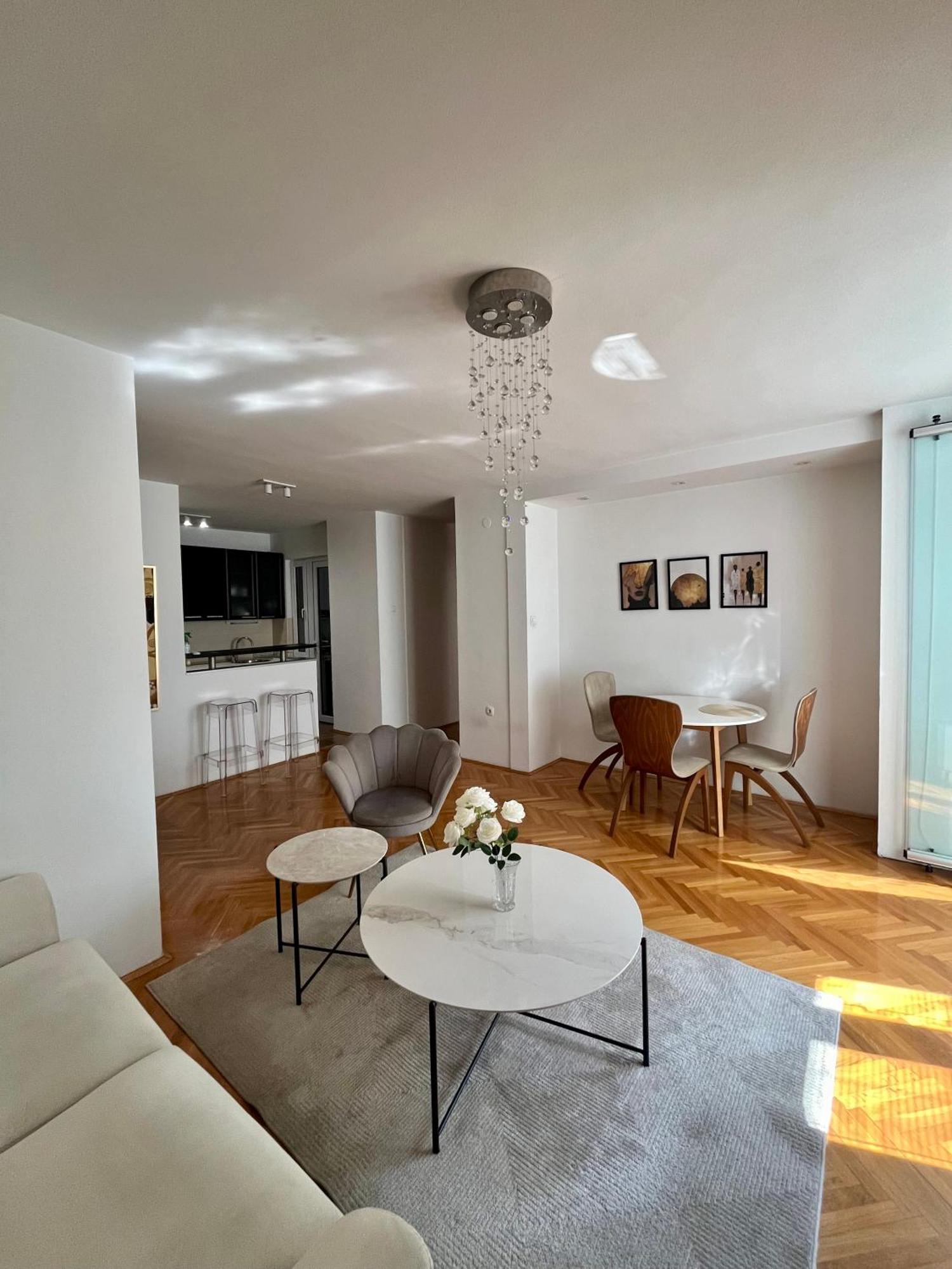 Ruby Luxury Central Apartment Szkopje Kültér fotó