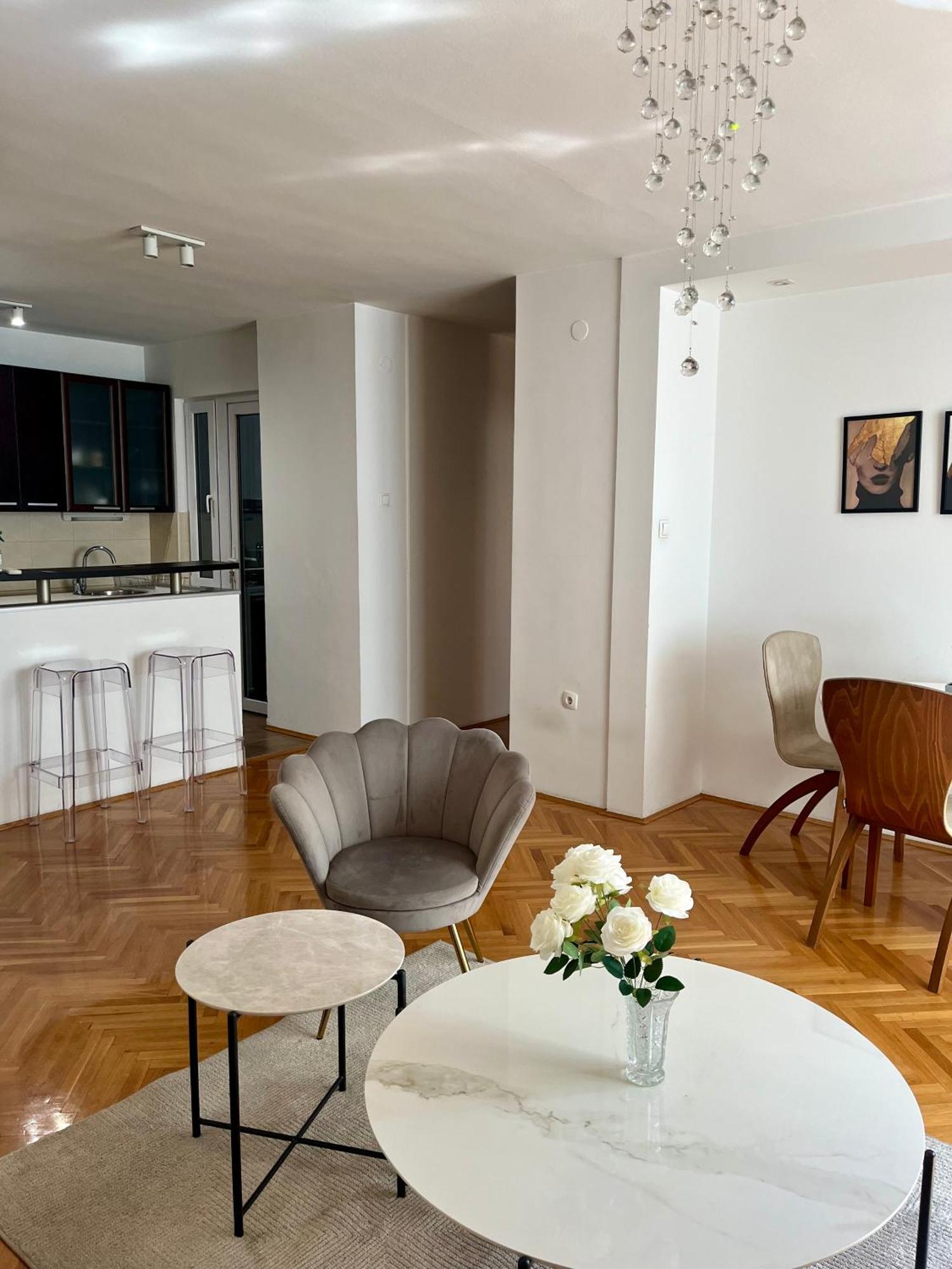 Ruby Luxury Central Apartment Szkopje Kültér fotó
